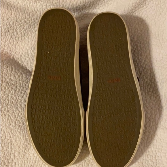 Taos Soul Sneaker Bordeaux Emboss Suede Sz 10 NWOT - Picture 6 of 8